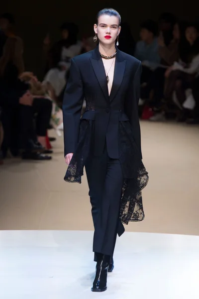 Look 30